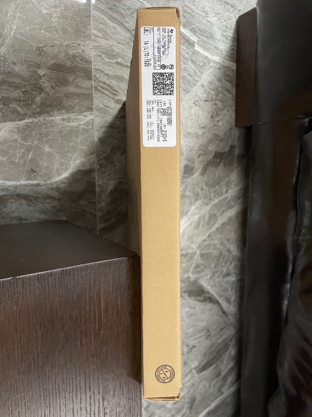 UCC2801QDRQ1 electronic component